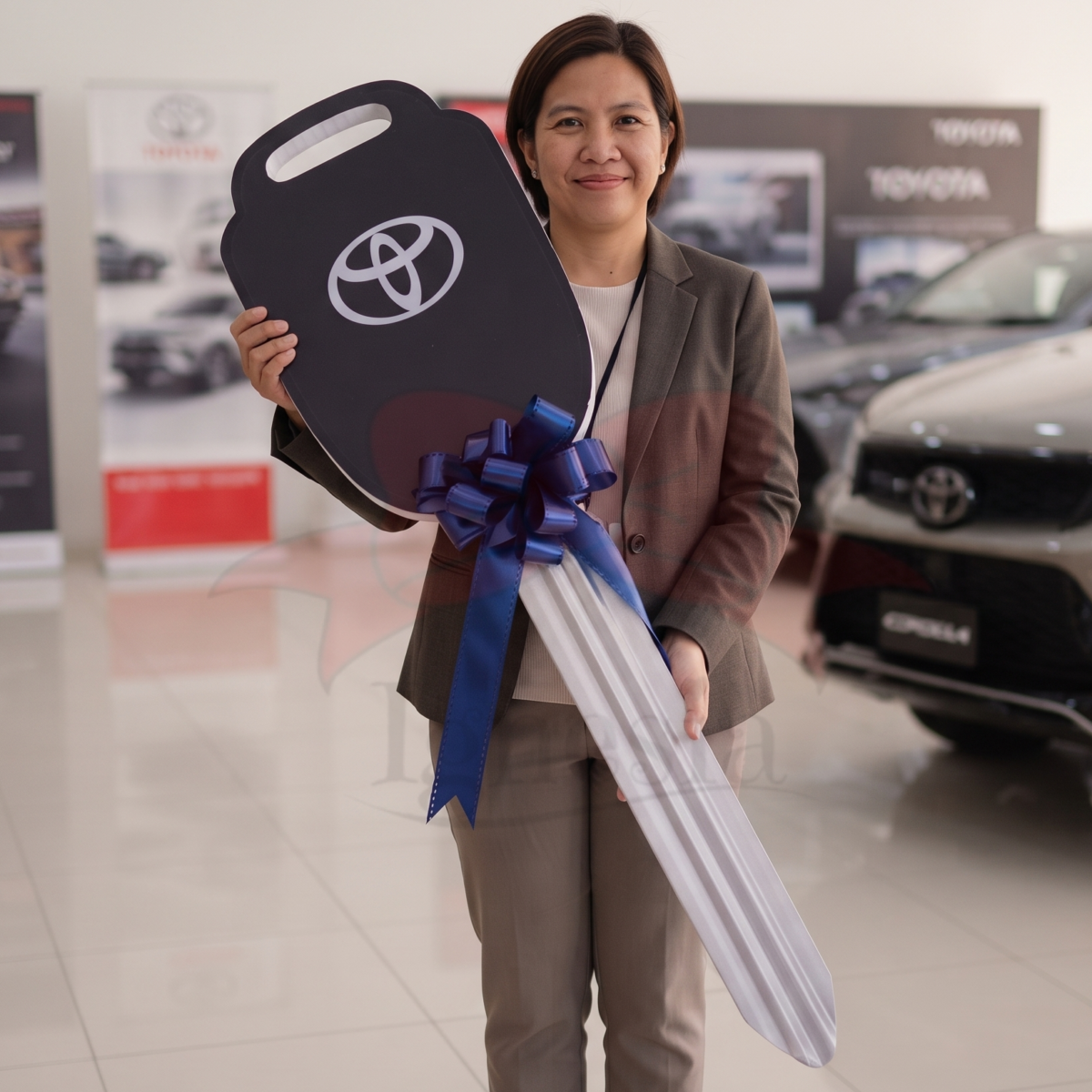 Dummy Key Kunci Mobil Raksasa Bahan Styrofoam
